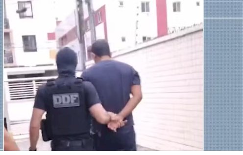 Homem suspeito de estelionato é preso durante operação, em João Pessoa