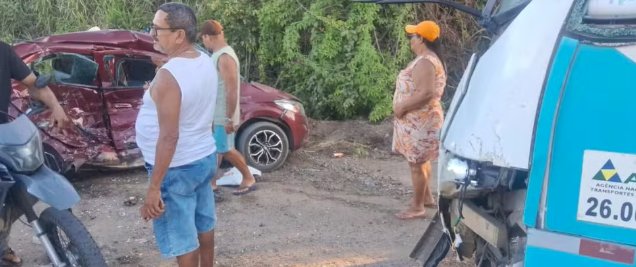 Duas pessoas morrem após acidente entre carro e ônibus, no Litoral Sul da PB