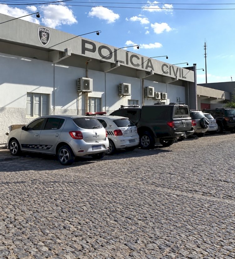 CAMPINA GRANDE: Dupla suspeita de arrombar residência tenta fugir e acaba presa pela Polícia Militar